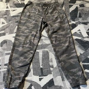 Athleta Farallon Green Camouflage EUC Joggers